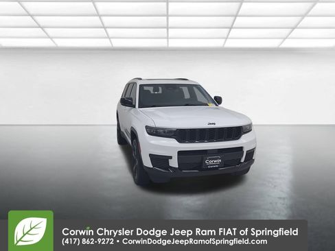 Certified 2023 Jeep Grand Cherokee L Altitude image 4