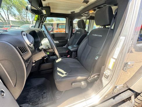 Used 2015 Jeep Wrangler Unlimited Rubicon w/ Connectivity Group AWD/4WD image 13