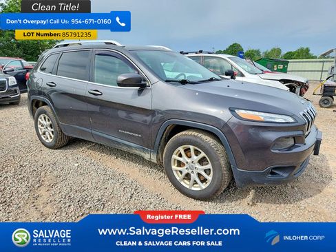 Used 2016 Jeep Cherokee Latitude w/ Cold Weather Group AWD/4WD image 5