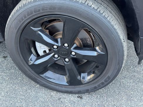 Used 2022 Jeep Grand Cherokee L Laredo image 7