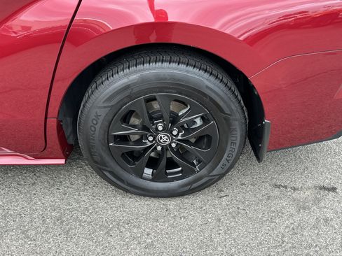 Used 2021 Toyota Sienna LE image 25