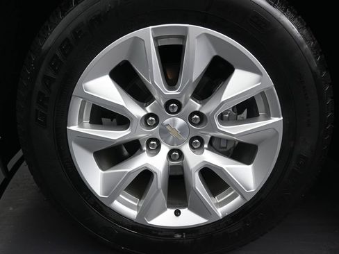 Used 2024 Chevrolet Silverado 1500 Custom RWD image 10