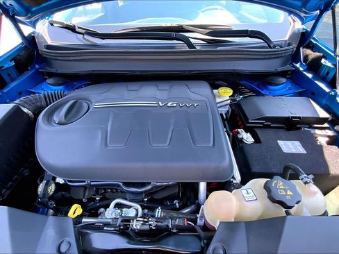 Used 2022 Jeep Cherokee Trailhawk w/ Sound & Nav Group AWD/4WD image 32