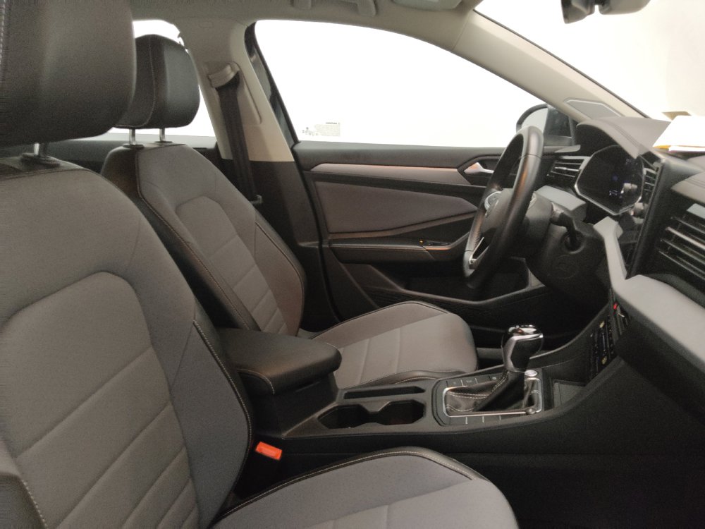 Used 2025 Volkswagen Jetta SE FWD image 21