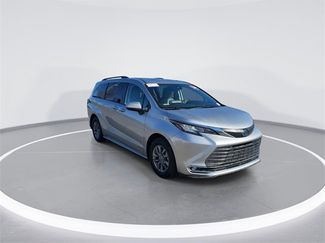Used 2021 Toyota Sienna XLE video 1