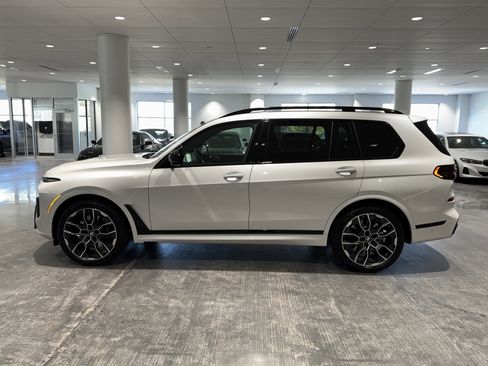 New 2026 BMW X7 M60i image 4
