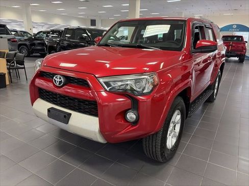 Used 2017 Toyota 4Runner SR5 AWD/4WD image 3