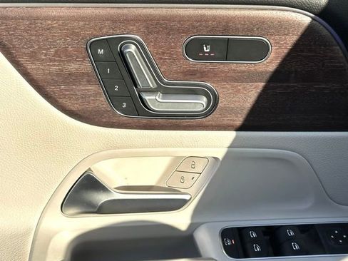 Certified 2022 Mercedes-Benz GLB 250 4MATIC image 19