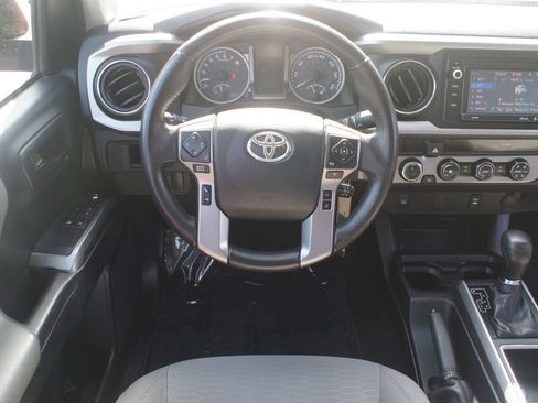 Used 2018 Toyota Tacoma SR5 AWD/4WD image 5