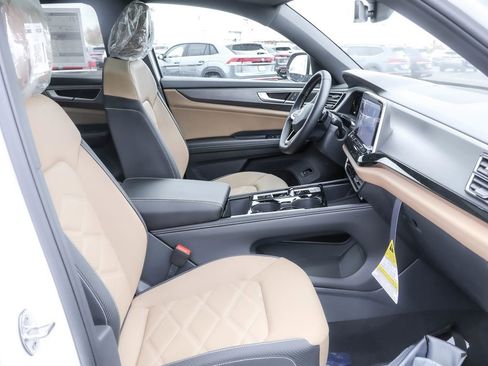 Used 2025 Volkswagen Atlas Cross Sport SE image 35