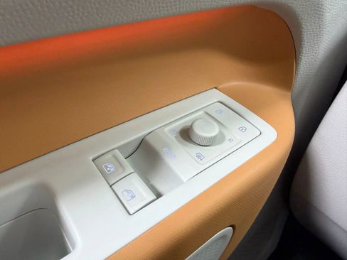 Used 2025 Volkswagen ID. Buzz 1st Edition image 32