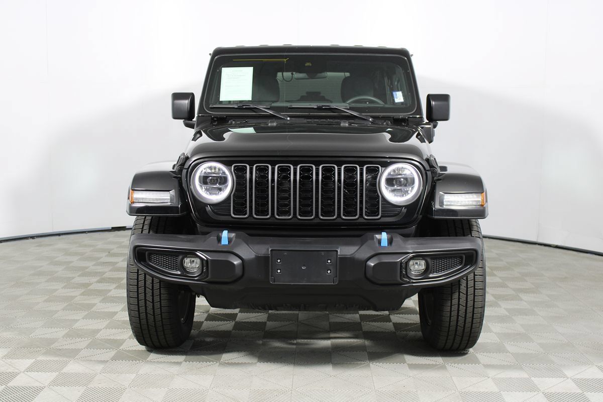 Used 2024 Jeep Wrangler Unlimited w/ Convenience Group AWD/4WD image 2