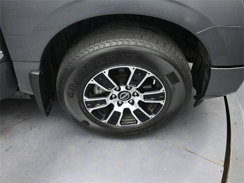 Used 2024 Nissan Titan SV w/ SV Convenience Package image 31