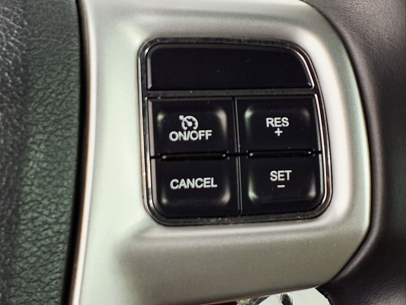 Used 2011 Chrysler 200 Limited FWD image 17