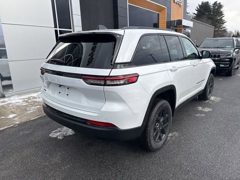 New 2025 Jeep Grand Cherokee Altitude image 6