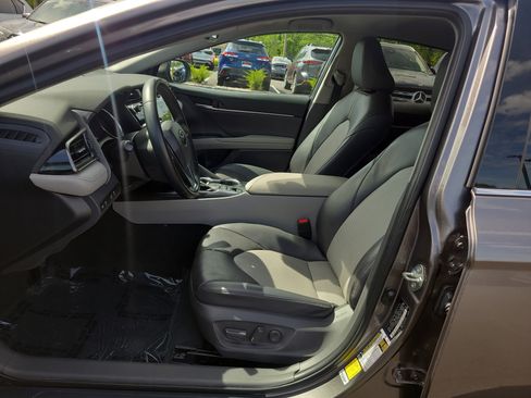 Certified 2020 Toyota Camry XLE FWD image 16
