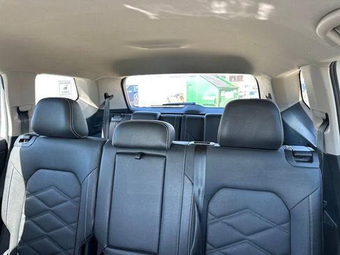 Used 2025 Volkswagen Atlas SE image 17