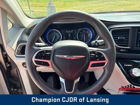 Used 2018 Chrysler Pacifica LX FWD image 22