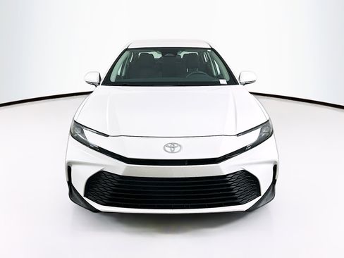 Used 2025 Toyota Camry LE image 2