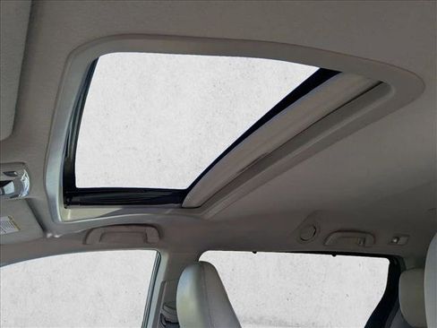 Used 2011 Toyota Sienna XLE image 16