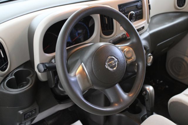 Used 2009 Nissan Cube 1.8 S w/ Interior Designer Pkg FWD image 11