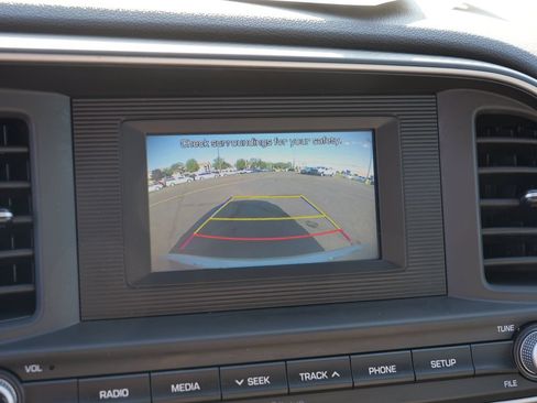 Used 2020 Hyundai Elantra SE FWD image 27