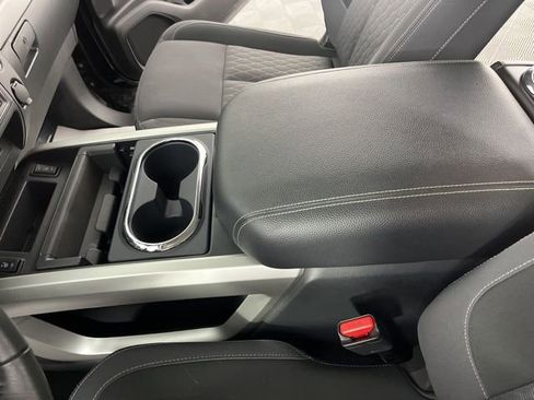 Used 2024 Nissan Titan SV w/ SV Convenience Package image 30