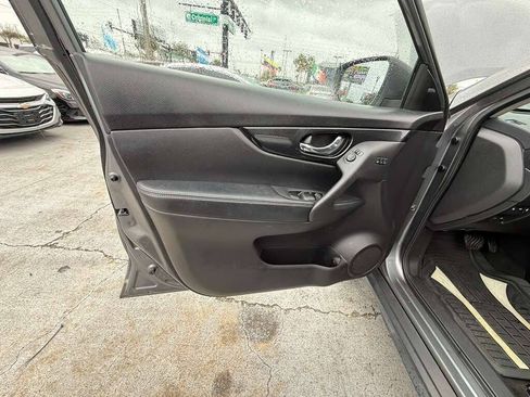 Used 2018 Nissan Rogue SL w/ Premium Package FWD image 19