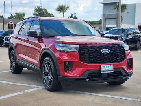 Used 2025 Ford Explorer ST-Line w/ Premium Package RWD image 3