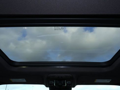 Used 2025 Cadillac Escalade Premium Luxury image 12