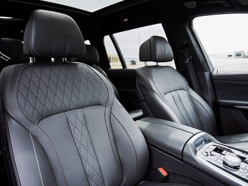 Used 2026 BMW X7 M60i image 45