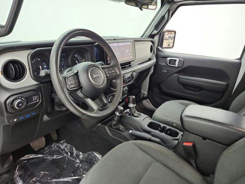 Used 2024 Jeep Wrangler Unlimited AWD/4WD image 12
