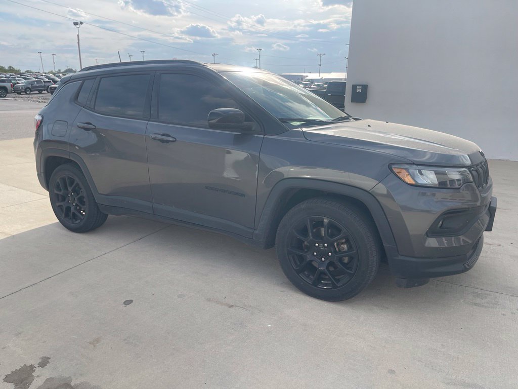 Used 2022 Jeep Compass Latitude FWD image 4