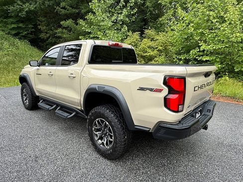 Used 2024 Chevrolet Colorado ZR2 w/ ZR2 Convenience Package III AWD/4WD image 9