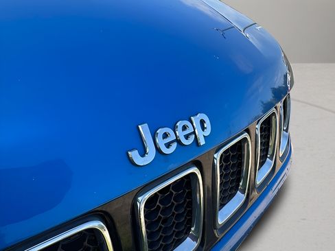 Used 2018 Jeep Compass Latitude w/ Cold Weather Group AWD/4WD image 12