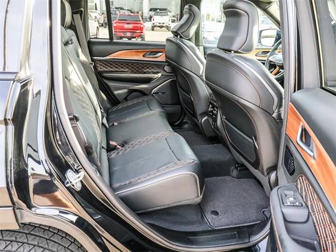 Used 2025 Jeep Grand Cherokee Summit image 24