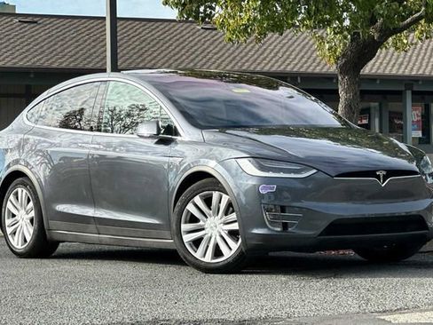 Used 2016 Tesla Model X 90D image 2