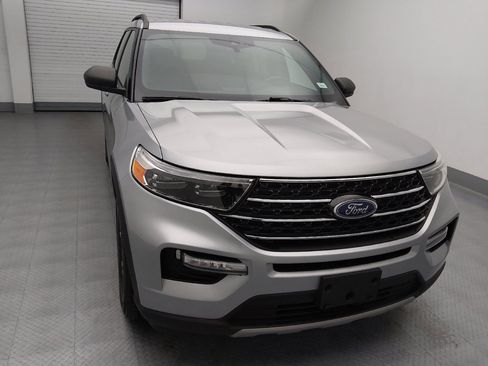 Used 2020 Ford Explorer XLT w/ Equipment Group 202A AWD/4WD image 14