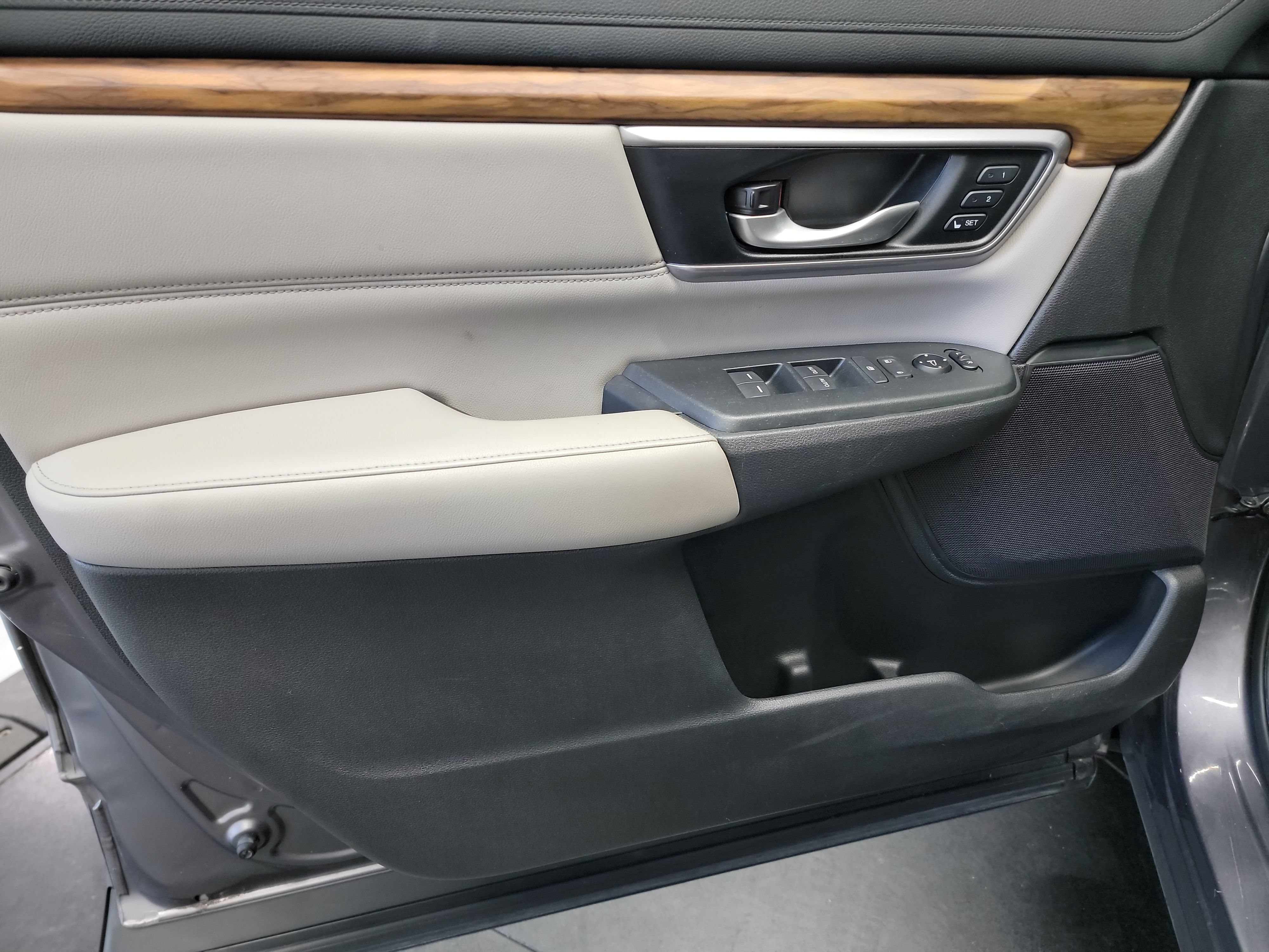 Used 2017 Honda CR-V EX-L image 13