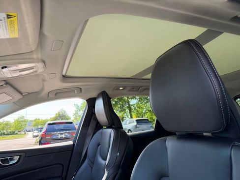 Used 2022 Volvo XC60 B5 Inscription w/ Advanced Package FWD image 10
