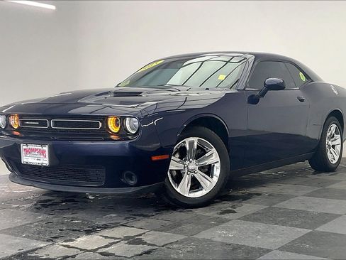Used 2015 Dodge Challenger SXT w/ Driver Convenience Group RWD image 12
