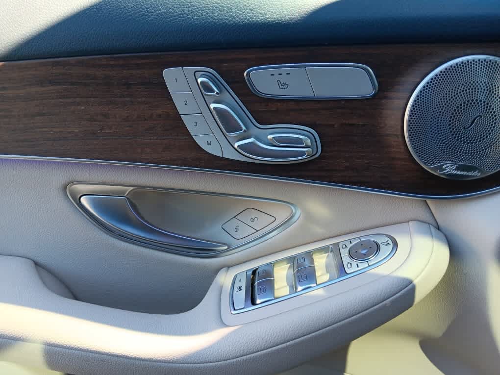Used 2021 Mercedes-Benz GLC 300 4MATIC image 32