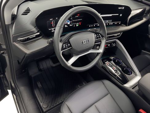 Certified 2025 Audi Q5 Premium w/ Convenience Package image 4