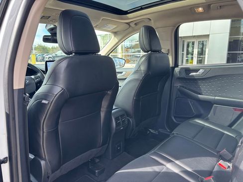 Used 2020 Ford Escape Titanium image 15