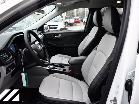 New 2024 Ford Escape SE FWD image 11