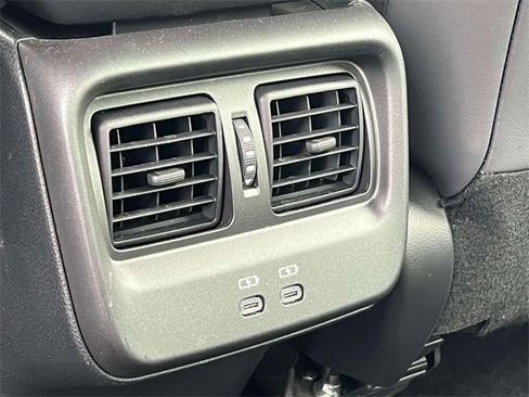 Used 2023 Toyota Crown Limited image 17