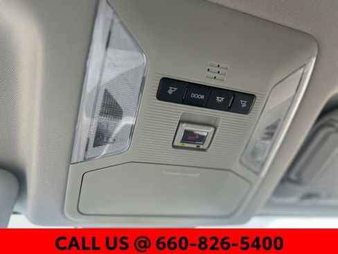Used 2025 Toyota RAV4 XLE AWD/4WD image 17