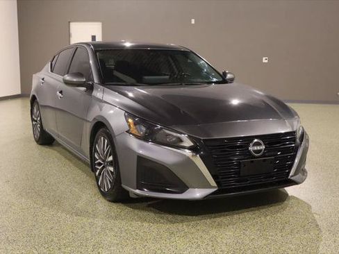 Used 2023 Nissan Altima 2.5 SV w/ SV Premium Package FWD image 1