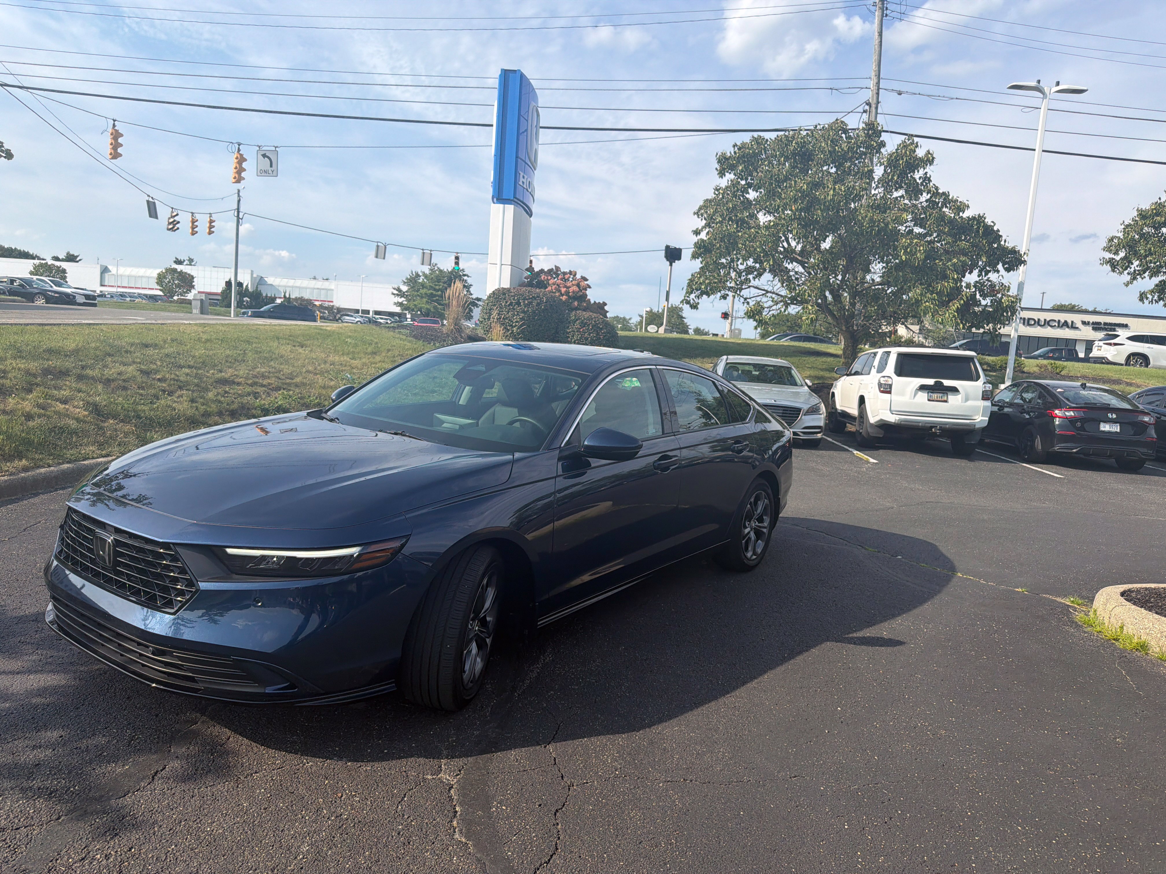 Used 2025 Honda Accord EX-L image 9