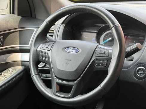 Used 2017 Ford Explorer XLT w/ Equipment Group 202A AWD/4WD image 21